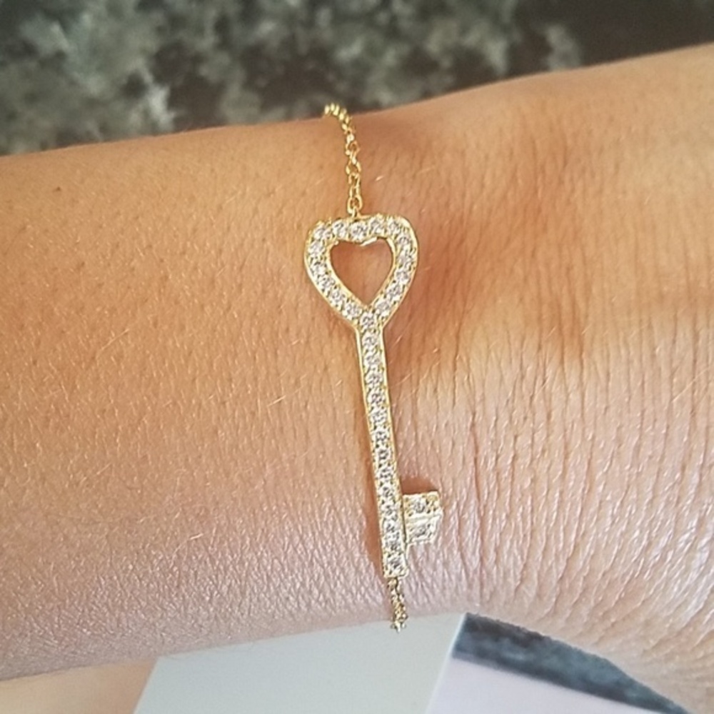 Gold plated CZ Key Bracelet 7 inches